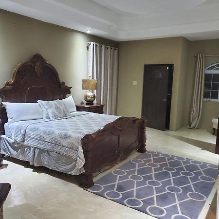 The Palms- Caribbean Estates -10 Minutes From The Beach- Gated Community Portmore Eksteriør billede