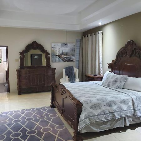 The Palms- Caribbean Estates -10 Minutes From The Beach- Gated Community Portmore Eksteriør billede