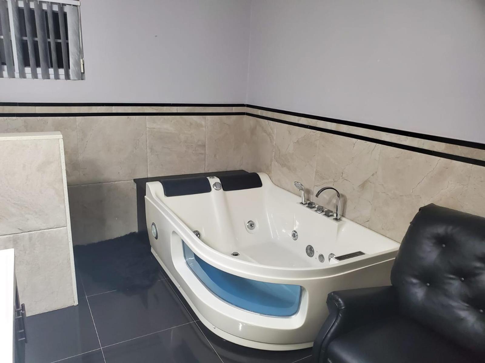 The Palms- Caribbean Estates -10 Minutes From The Beach- Gated Community Portmore Eksteriør billede